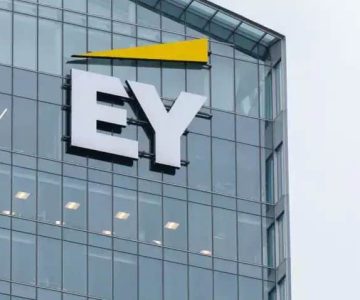 EY: Αύξηση εσόδων 4,7% παγκοσμίως το 2026, αγγίζοντας τα $57